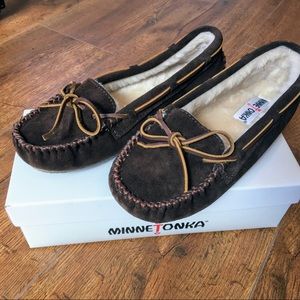 Minnetonka Cally slippers, size 9